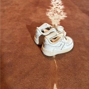 Infant Nike white Air Force 
size 2.5 
Good condition
